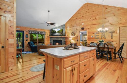 Ellijay House | Large Cabin to Enjoy in Coosawattee River Resort