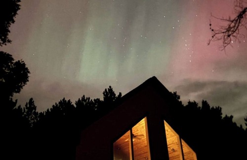 Friendship House | Large Cabin with WiFi - Sleeps 15. Great Location: near Castle Rock + WI Dells