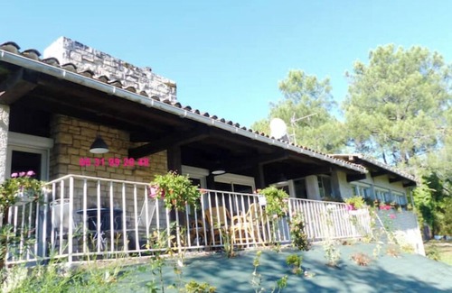 Brignac-la-Plaine House | Large campane house