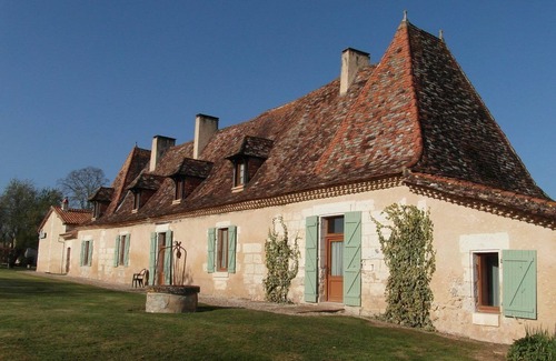 Neuvic House | Large-capacity vacation gîtes (25 pers): Chartreuse d'Ossimpont