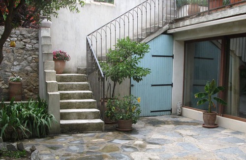 Saint-Gely-du-Fesc Apartment | Large charming studio with garden in a village house