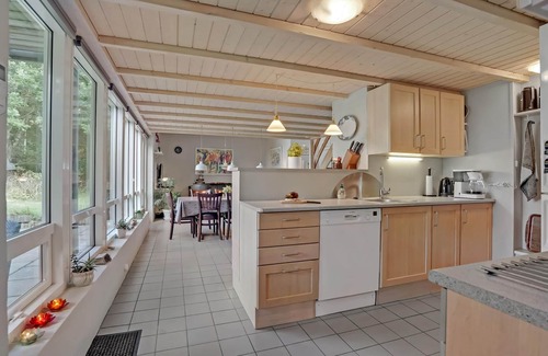 Spøttrup House | Large, comfortable cottage with whirlpool, sauna and access to the beach.