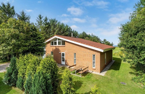 Spøttrup House | Large, comfortable cottage with whirlpool, sauna and access to the beach.