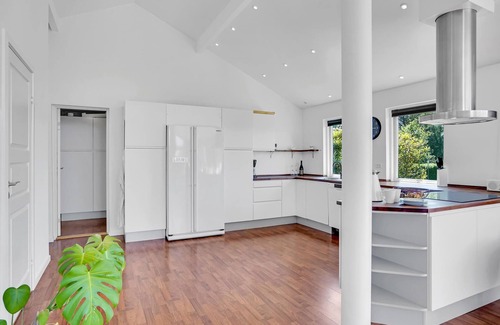 Holbaek House | Large cottage in a beautiful location and close to the sea.