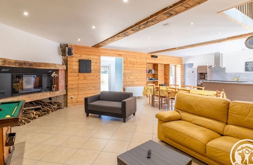 Marans Cottage | Large country house with pool and air conditioning