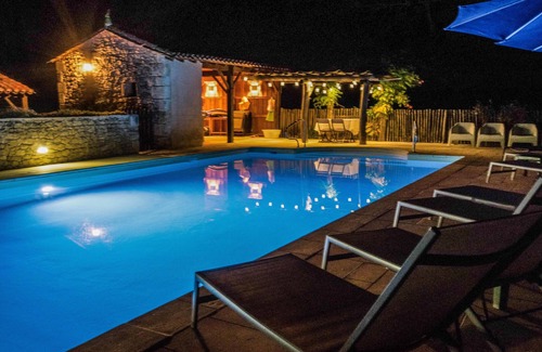 Issac House | Large country house with private pool