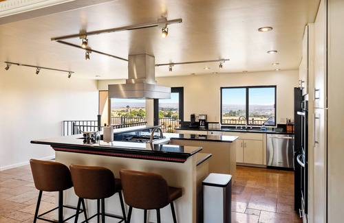 Paso Robles House | Large Cozy Estate w/VIEWS! 5 Min to Downtown