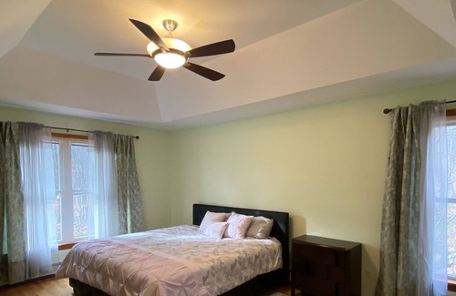 Bushkill House | Large Cozy Modern Pocono House With Huge Game Room