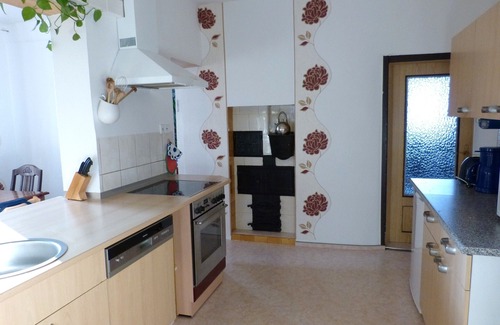 Heckengereuth Condo | Large, cozy vacation apartment by the mountain lake with private sunbathing lawn