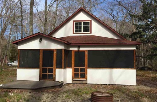 Frankfort House | Large Crystalia Cottage along Famous M22 Vacation Corridor