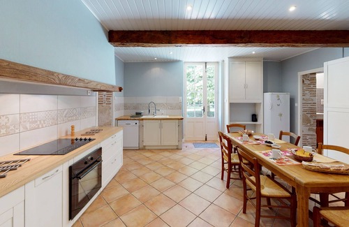 Feugarolles House | Large detached house with park, pool and spa.