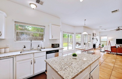 Wells Branch House | Large Dog Friendly House w/Fenced yard! Sleeps 14
