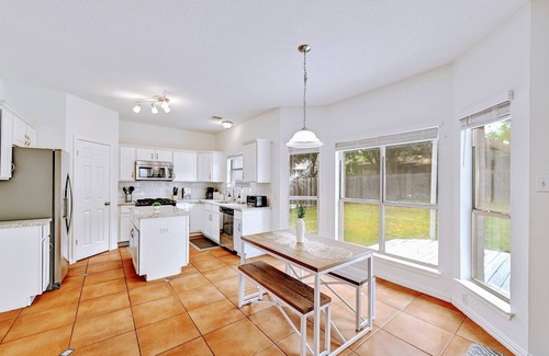 Wells Branch House | Large Dog Friendly House w/Fenced yard! Sleeps 14