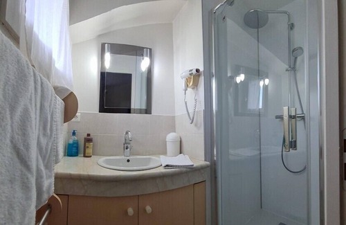 Remoncourt House | Large Double Room Queen size with Garden View