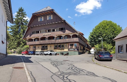 Tennenbronn Apartment | Large Double Room with Shared Garden, Balcony and Wi-Fi