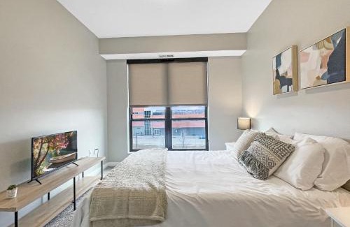 Downtown Des Moines Apartment | Large Downtown 2br -hot Tub-downtown!