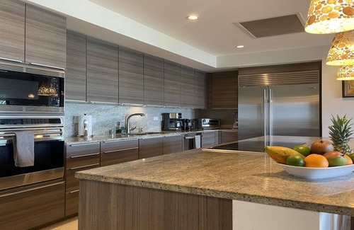Herreras Apartment | Large Elegant Penthouse Retreat, Beach, Pool, Golf Cart. Perfect for Families