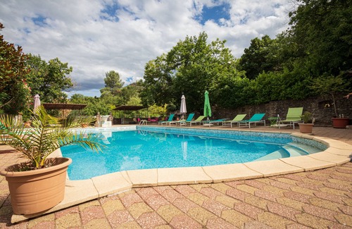 Gravieres House | Large estate with swimming pool up to 31 people in 5 independent cottages
