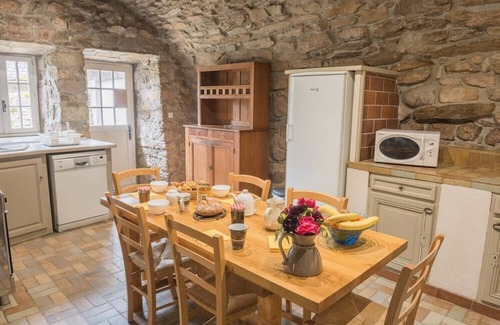 Saint-Leger-de-Peyre House | Large family gîte in a manor house for 10 people in the Parc des Loups