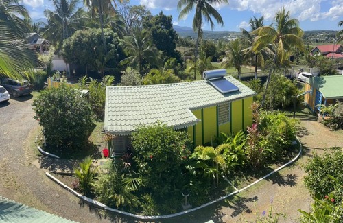 Goyave House | Large family bungalow in the center of a beautiful