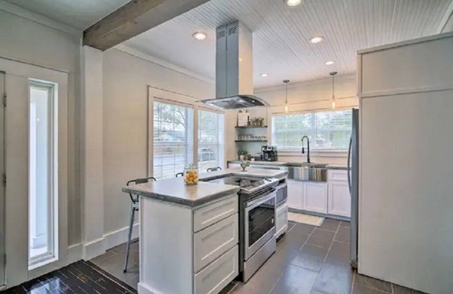 Uvalde House | Large Family Cottage near Main St Shops! Sleeps 9.
