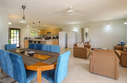 Speightstown House | Large Family Friendly Home with Pool Just 2 mins from Beach - Chindwin