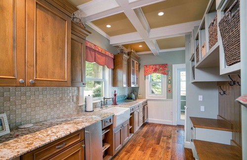 Lakeside House | Large Family Getaway, Lake House, Fall Foliage, and Winter Adventures.