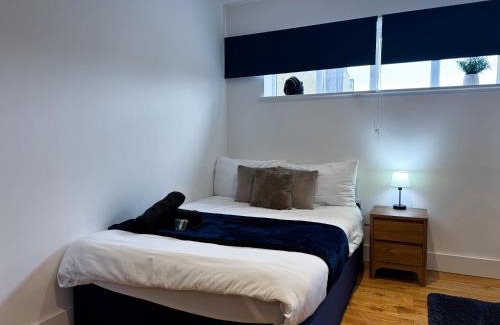 Maidstone Apartment | Large Family Suite With 2 Double Beds & Sofa Bed