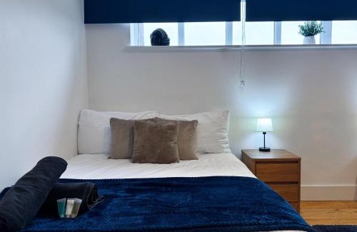 Maidstone Apartment | Large Family Suite With 2 Double Beds & Sofa Bed