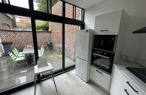 Fives House | Large family townhouse with character, 2 steps from train stations and center of town