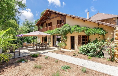 Nantheuil House | Large farmhouse with private garden