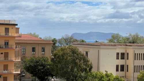Corso dei Mille - Sant'Erasmo Apartment | Large flat near Botanical Garden & Central Station