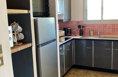 Entraigues-sur-la-Sorgue Apartment | Large terrace * private parking * CLIM * smart tv* open view