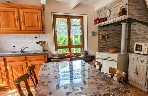 Servance-Miellin Cottage | Large family house in the Vosges with Alsatian stove and near l'Ognon waterfall