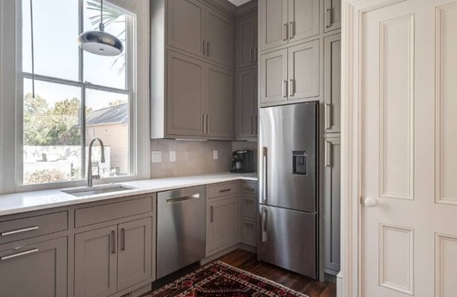 Downtown Charleston Apartment | Large High End Historic Dtn Suite. 1 bed+sofabed