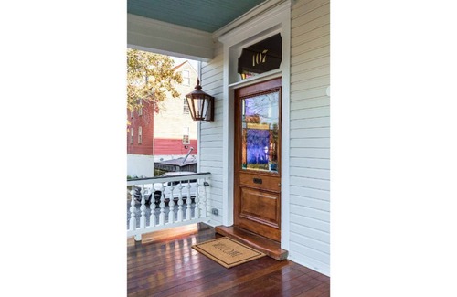 Downtown Charleston Apartment | Large High End Historic Dtn Suite. 1 bed+sofabed