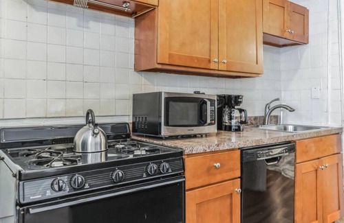 Center City West Apartment | Large Historical 1/1 Center City | Sleeps 4!