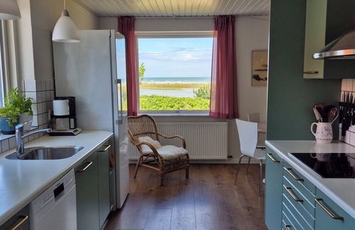 Bønnerup Strand House | Large holiday house with great seaview - sauna and hottub