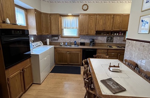 Dyersville House | Large Home 5 min to Field of Dreams