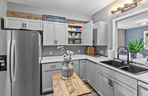 Near South House | Large home centrally located; walk to Zoo, Sunken Gardens or Telegraph District.