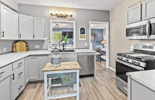 Near South House | Large home centrally located; walk to Zoo, Sunken Gardens or Telegraph District.