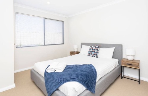Piara Waters House | Large home in a boutique private estate in Piara Waters. Free WIFI and parking.