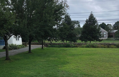 Adamsville House | Large Home in Adamsville. Close to Vineyards, Breweries & Beaches. Central AC