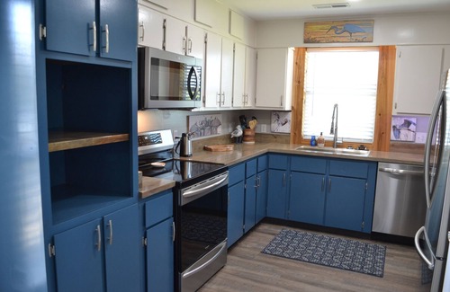 Sunbury House | Large home w/3 separate kitchens & living spaces