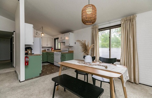 Mount Vernon House | Large House Downtown Mt Vernon, Dog Friendly