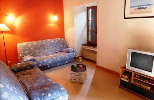 Villeneuve-dʼAllier Cottage | Large house for families and friends near Gorges de l'Allier
