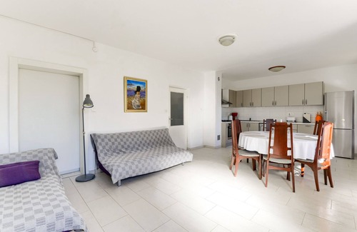 Ljubac House | Large house in a quiet village on the beach