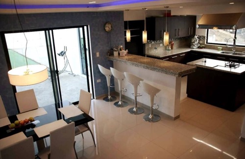 Manta House | Large house in Manta, spectacular ocean view!