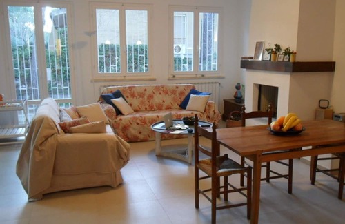 Roccamare House | Large house in the Pinewood with garden for families or groups of friends.