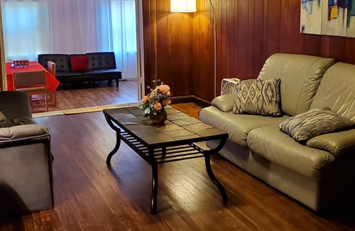 Portsmouth House | Large House Near Ferry to Waterside, Colleges, NNSY, Naval Hosp. & New Casino!